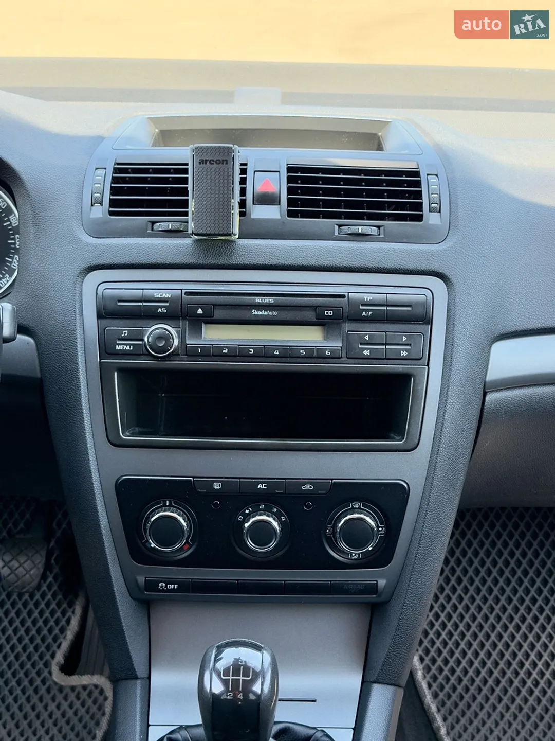2010 Skoda Octavia - мініатюра 24
