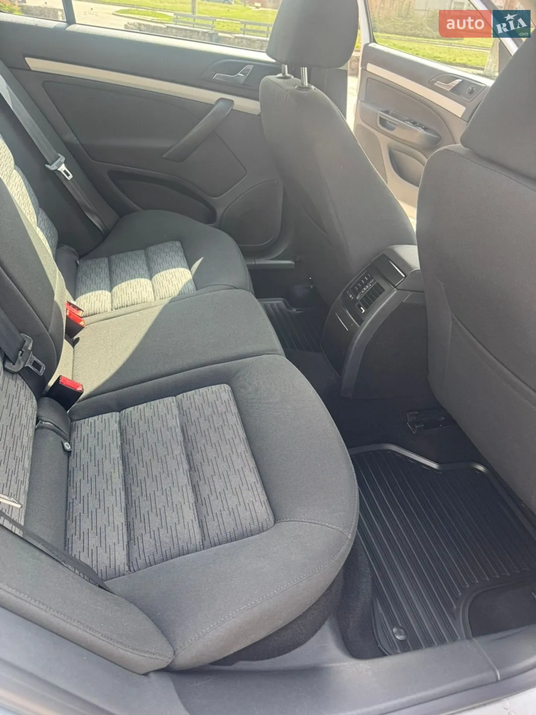 2010 Skoda Octavia - мініатюра 13