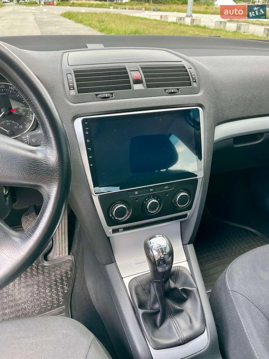 2010 Skoda Octavia - мініатюра 23