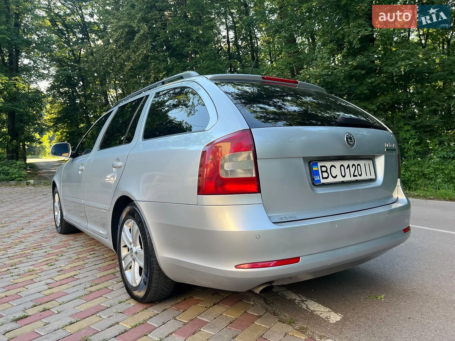 2010 Skoda Octavia - мініатюра 3