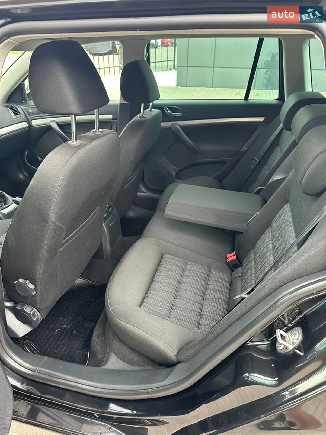 2010 Skoda Octavia - мініатюра 15