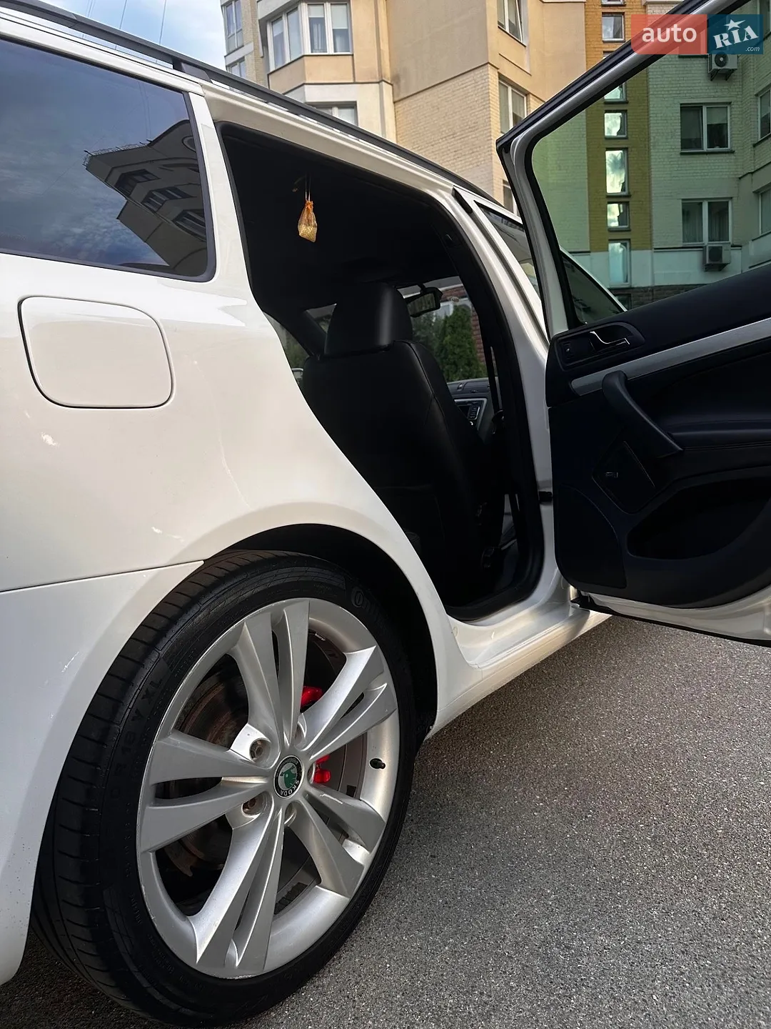 2010 Skoda Octavia - мініатюра 13