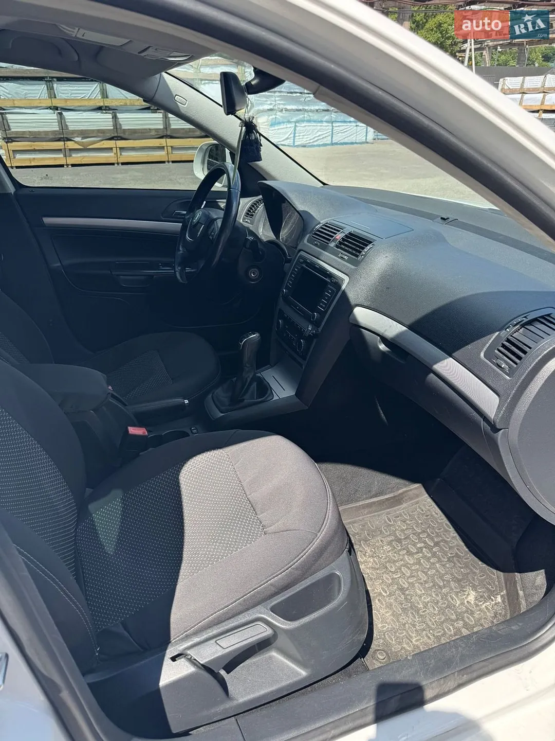2010 Skoda Octavia - мініатюра 10