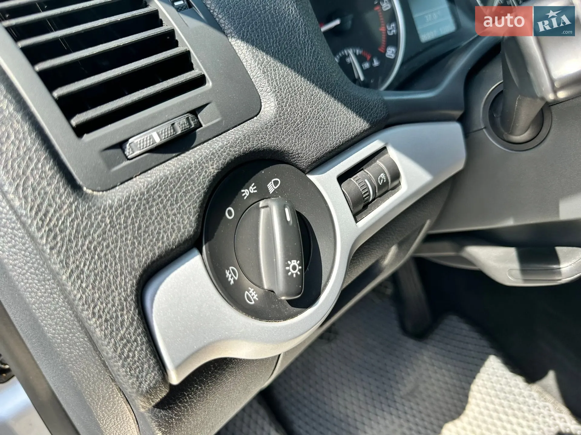 2011 Skoda Octavia - мініатюра 50