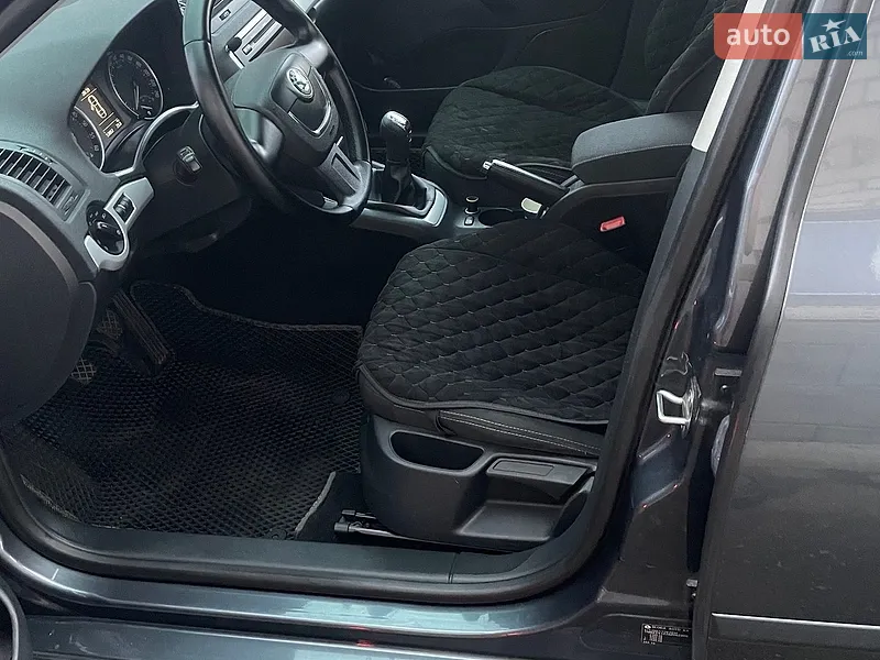 Skoda Octavia 2010 VIN TMBKE61Z2B2082900 фото оголошення 5 з 52