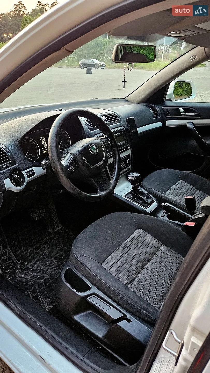 2010 Skoda Octavia - мініатюра 8