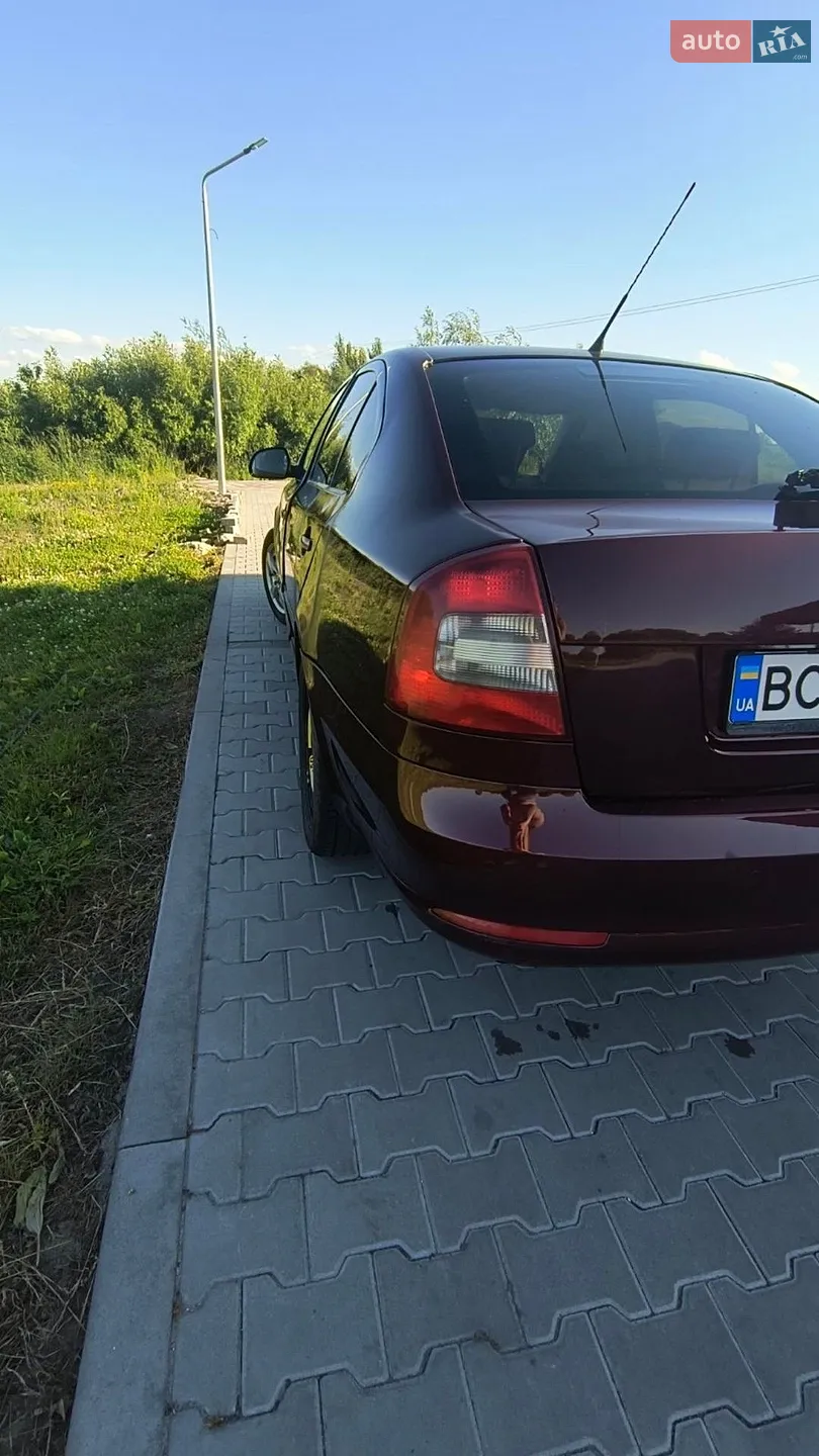 2010 Skoda Octavia - мініатюра 2