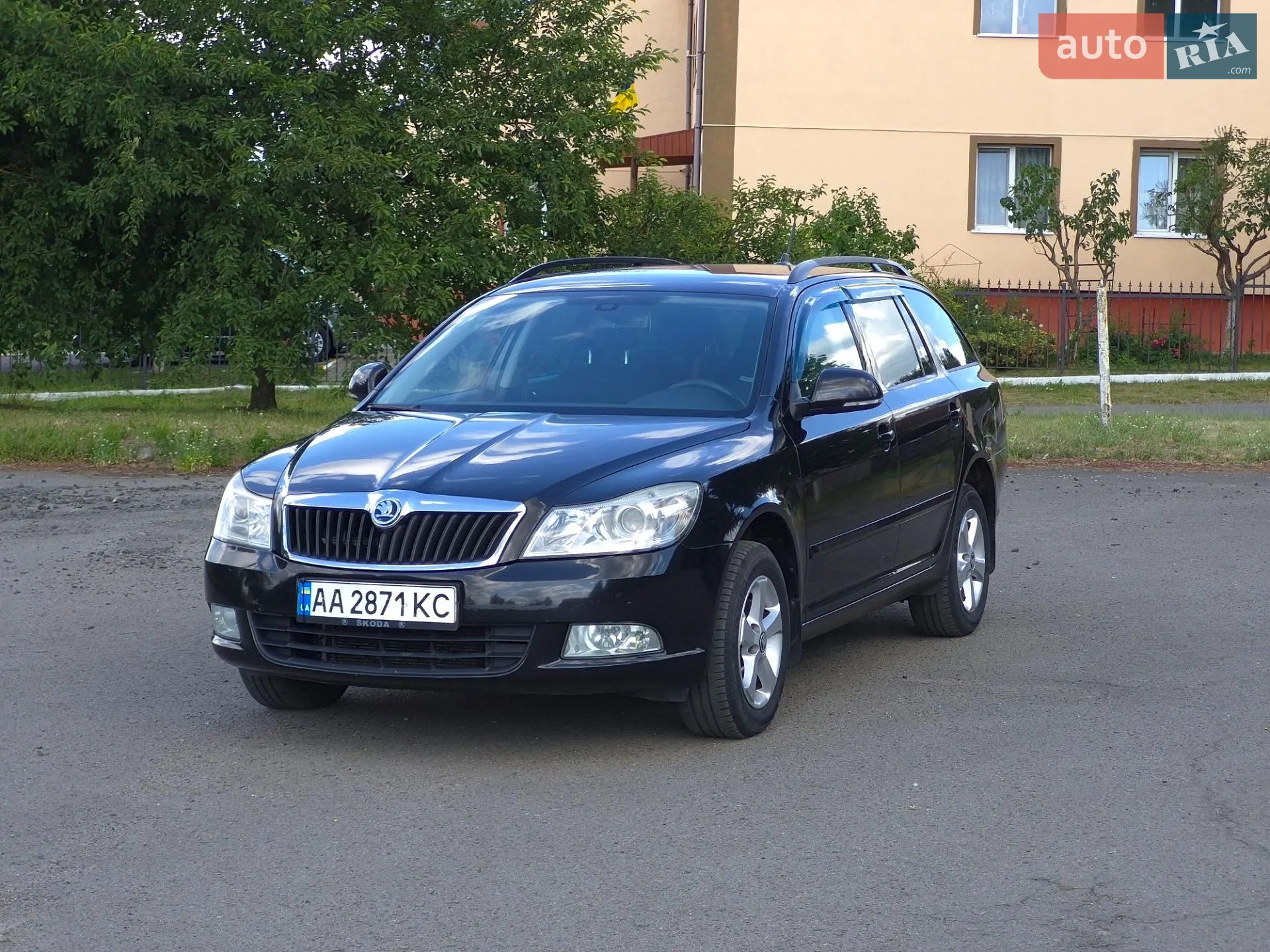 2010 Skoda Octavia - мініатюра 2