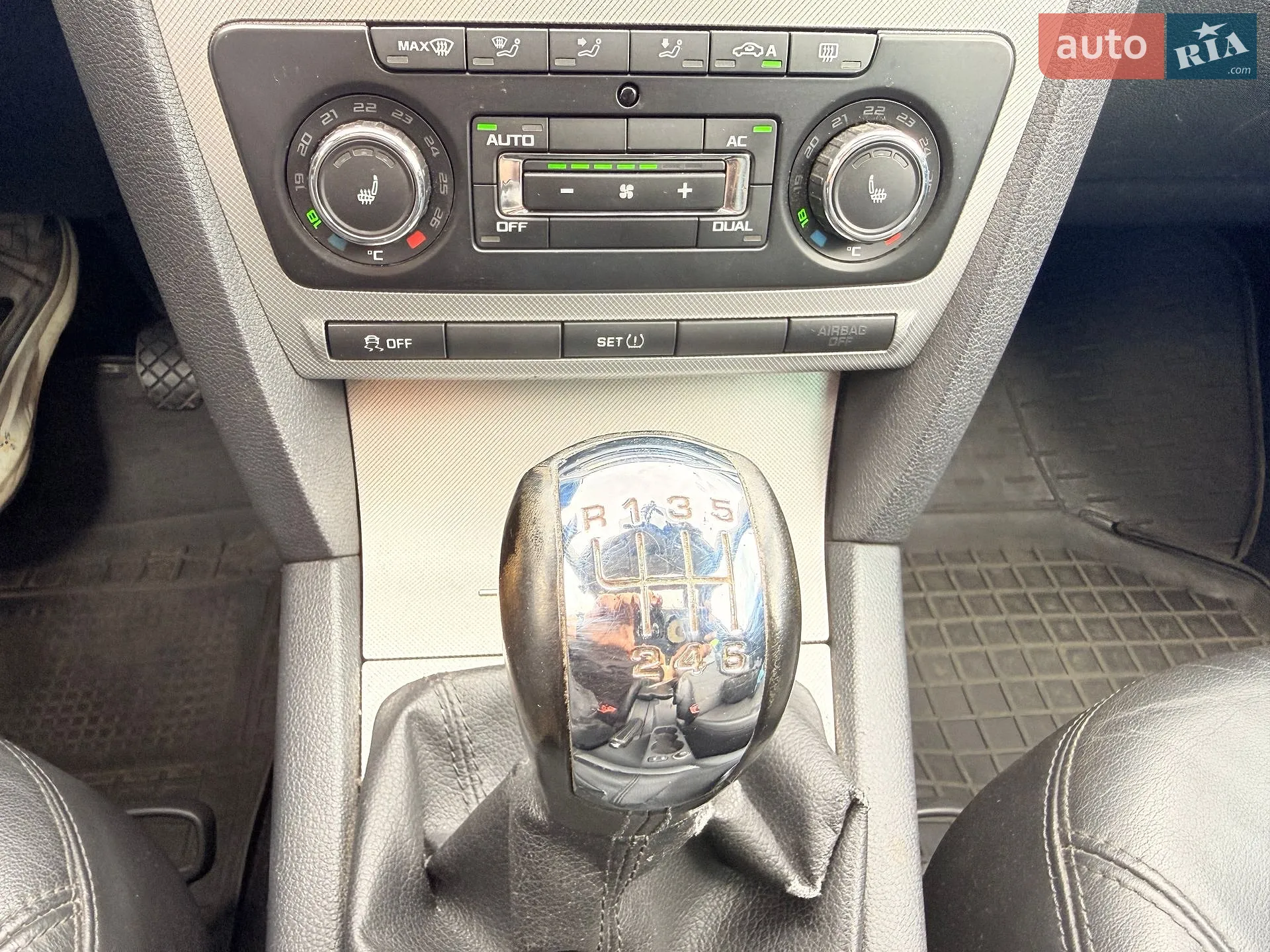 2010 Skoda Octavia - мініатюра 71