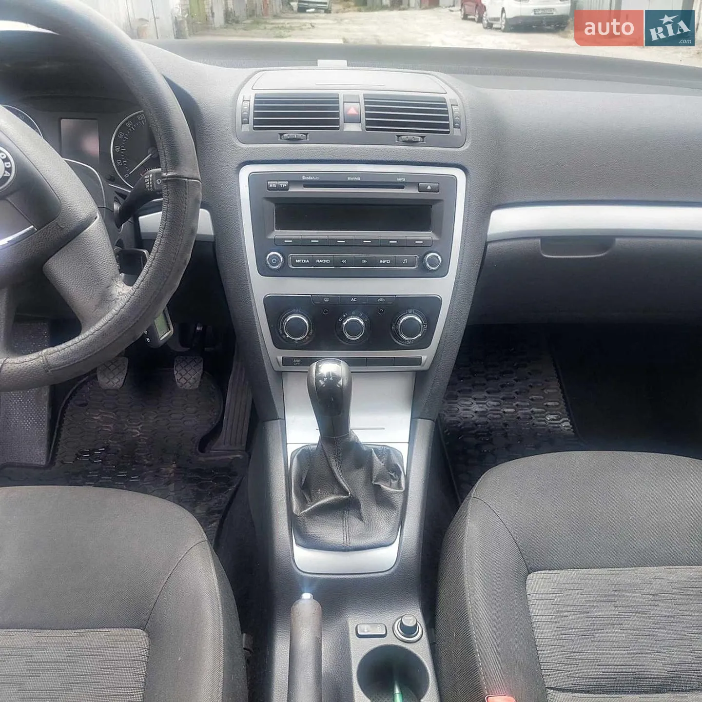 2010 Skoda Octavia - мініатюра 10