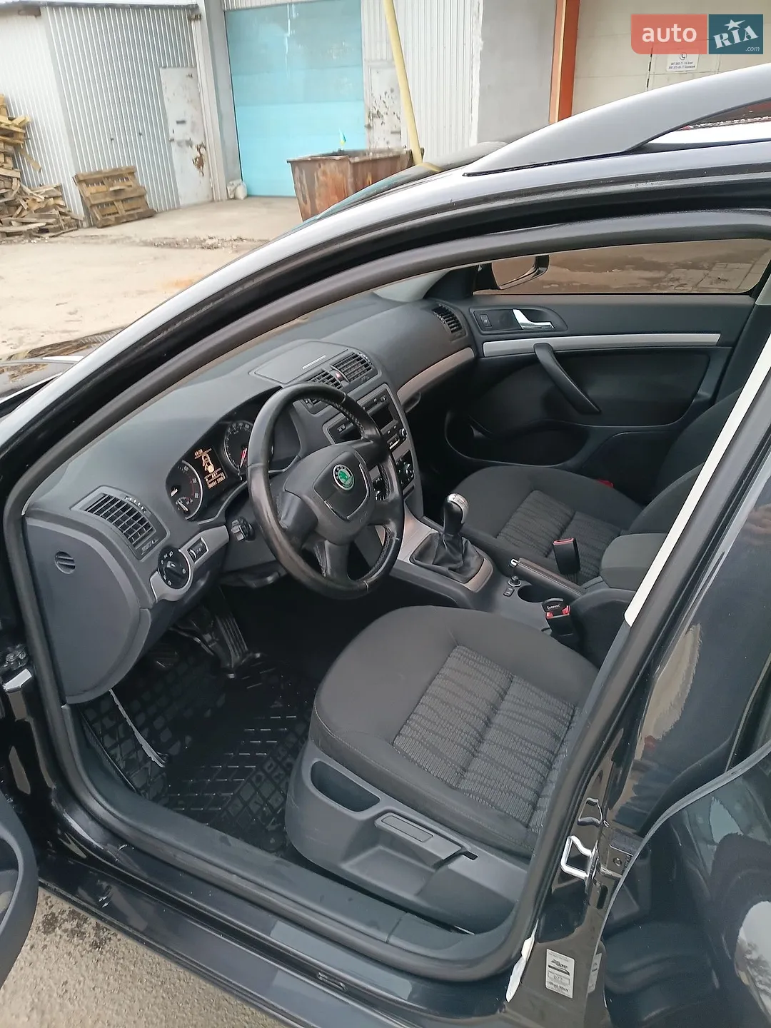 2010 Skoda Octavia - мініатюра 3