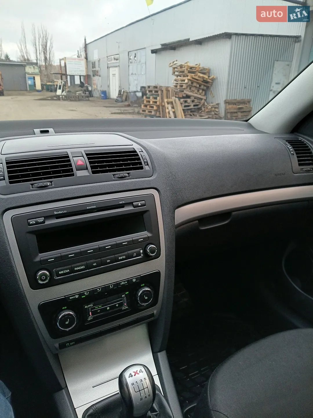 2010 Skoda Octavia - мініатюра 8