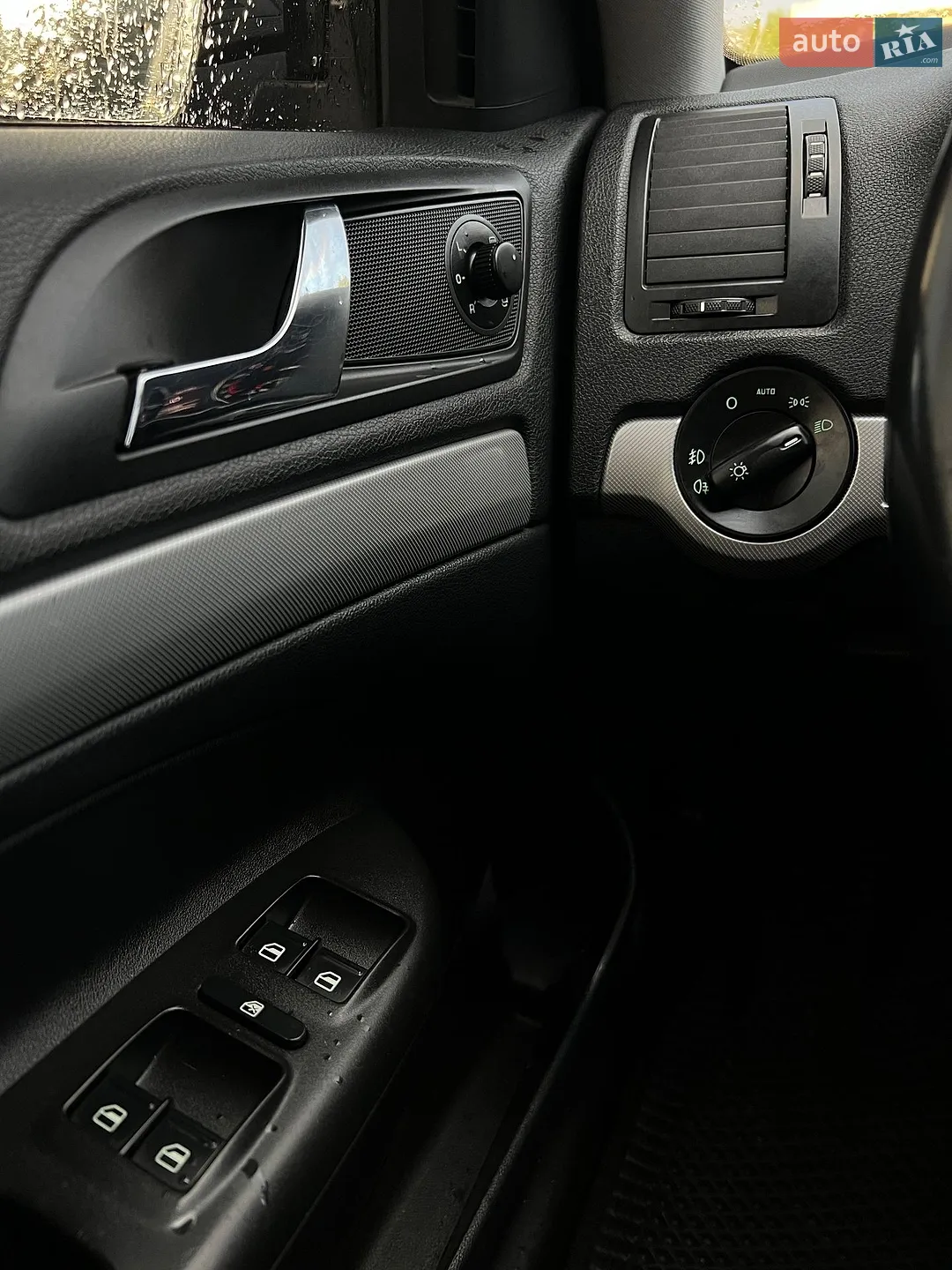 2010 Skoda Octavia - мініатюра 18