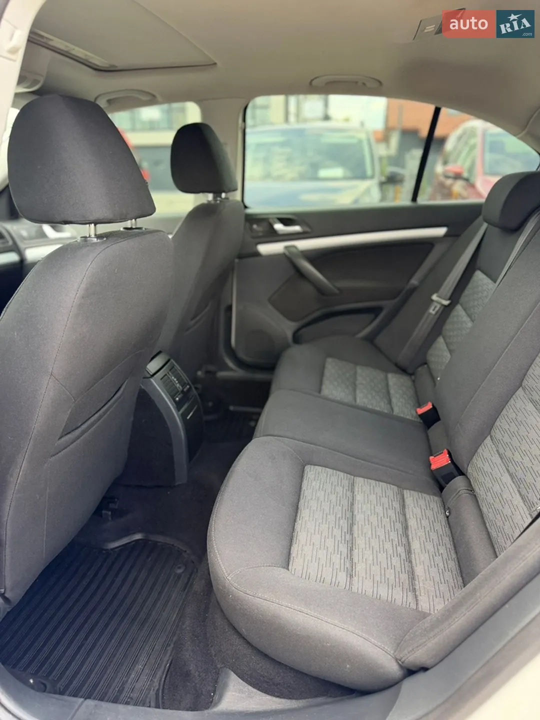 2010 Skoda Octavia - мініатюра 26