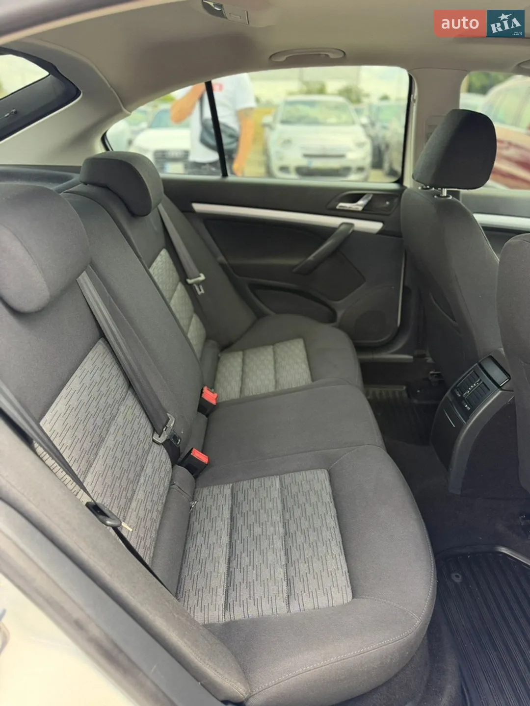 2010 Skoda Octavia - мініатюра 35