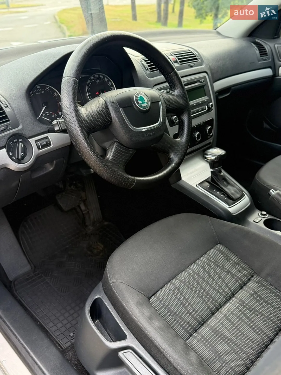 2010 Skoda Octavia - мініатюра 10