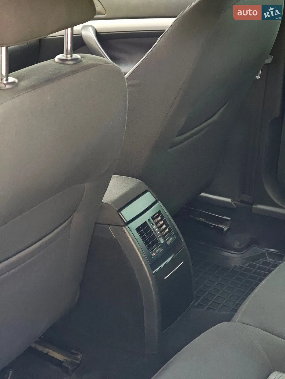 2010 Skoda Octavia - мініатюра 9