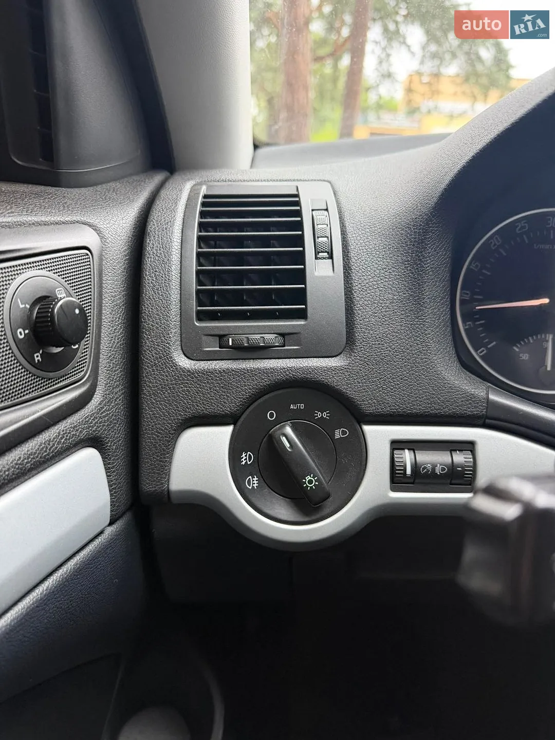 Skoda Octavia 2010 VIN TMBHT21Z1B2020798 фото оголошення 13 з 14