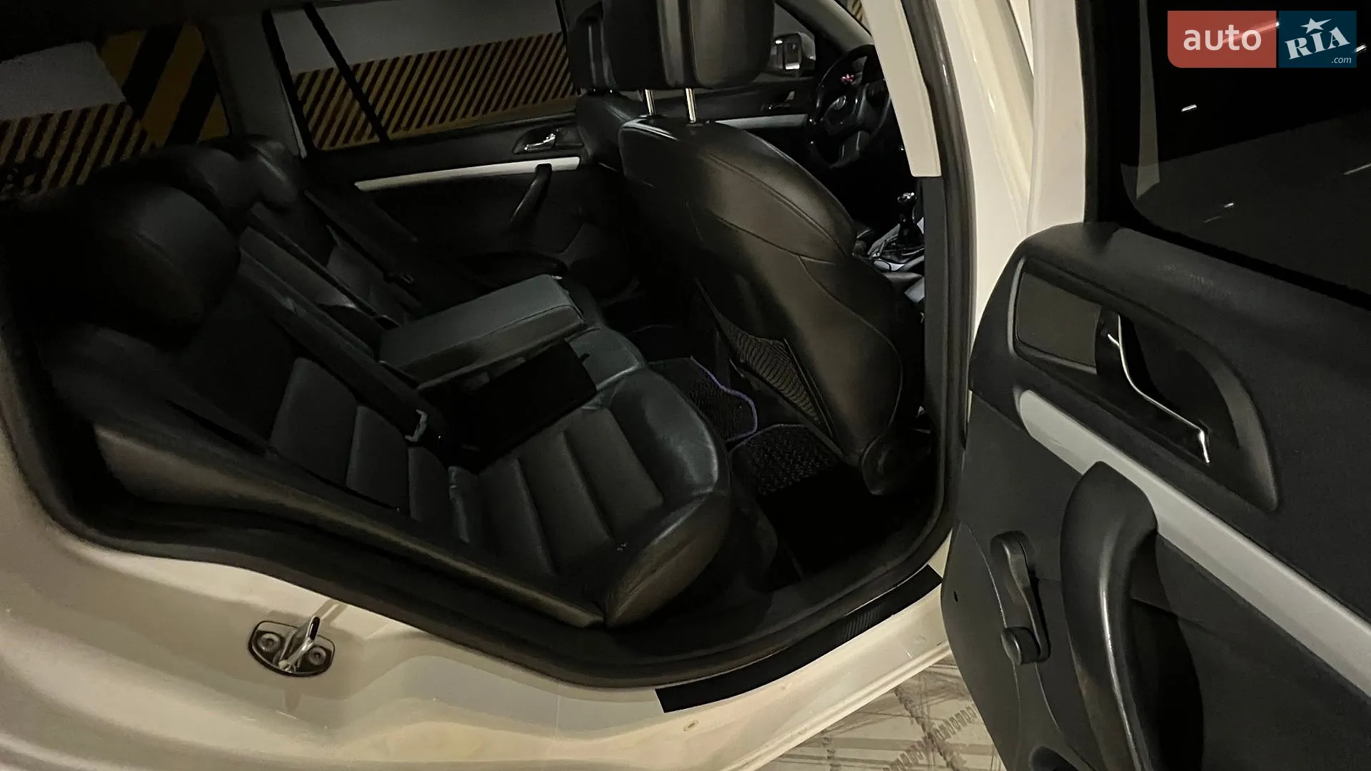 2010 Skoda Octavia - мініатюра 22
