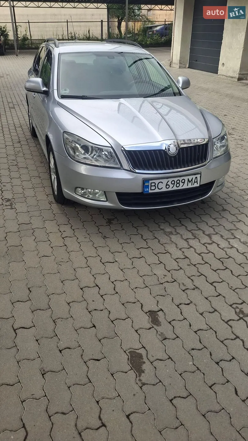 2010 Skoda Octavia - мініатюра 2