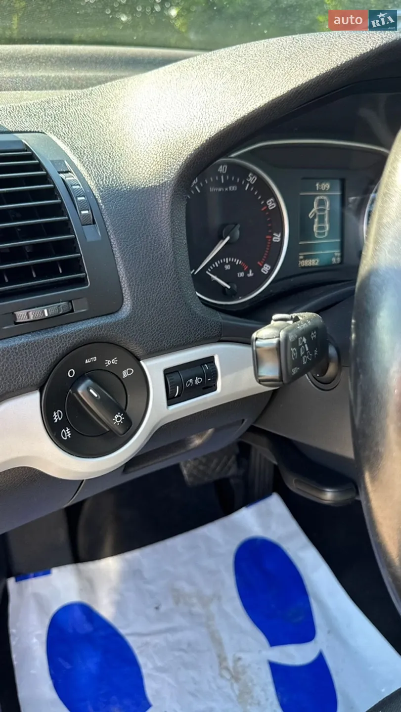 2010 Skoda Octavia - мініатюра 14