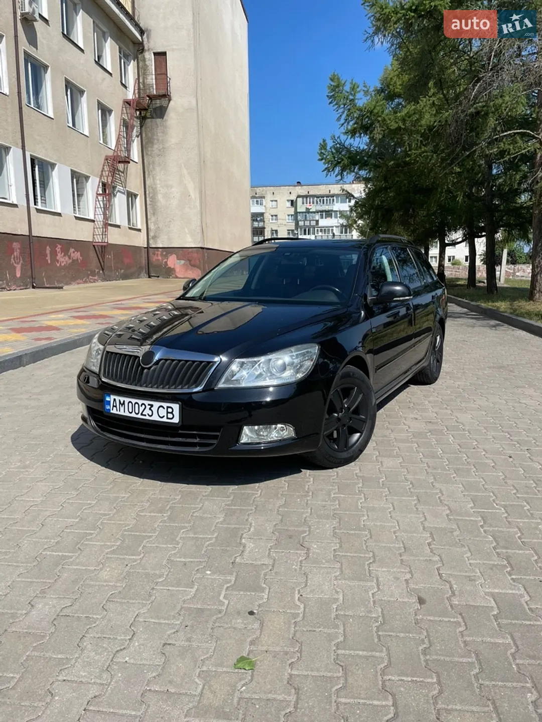 2010 Skoda Octavia - мініатюра 2