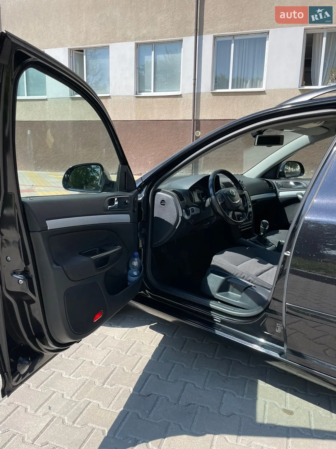 2010 Skoda Octavia - мініатюра 15