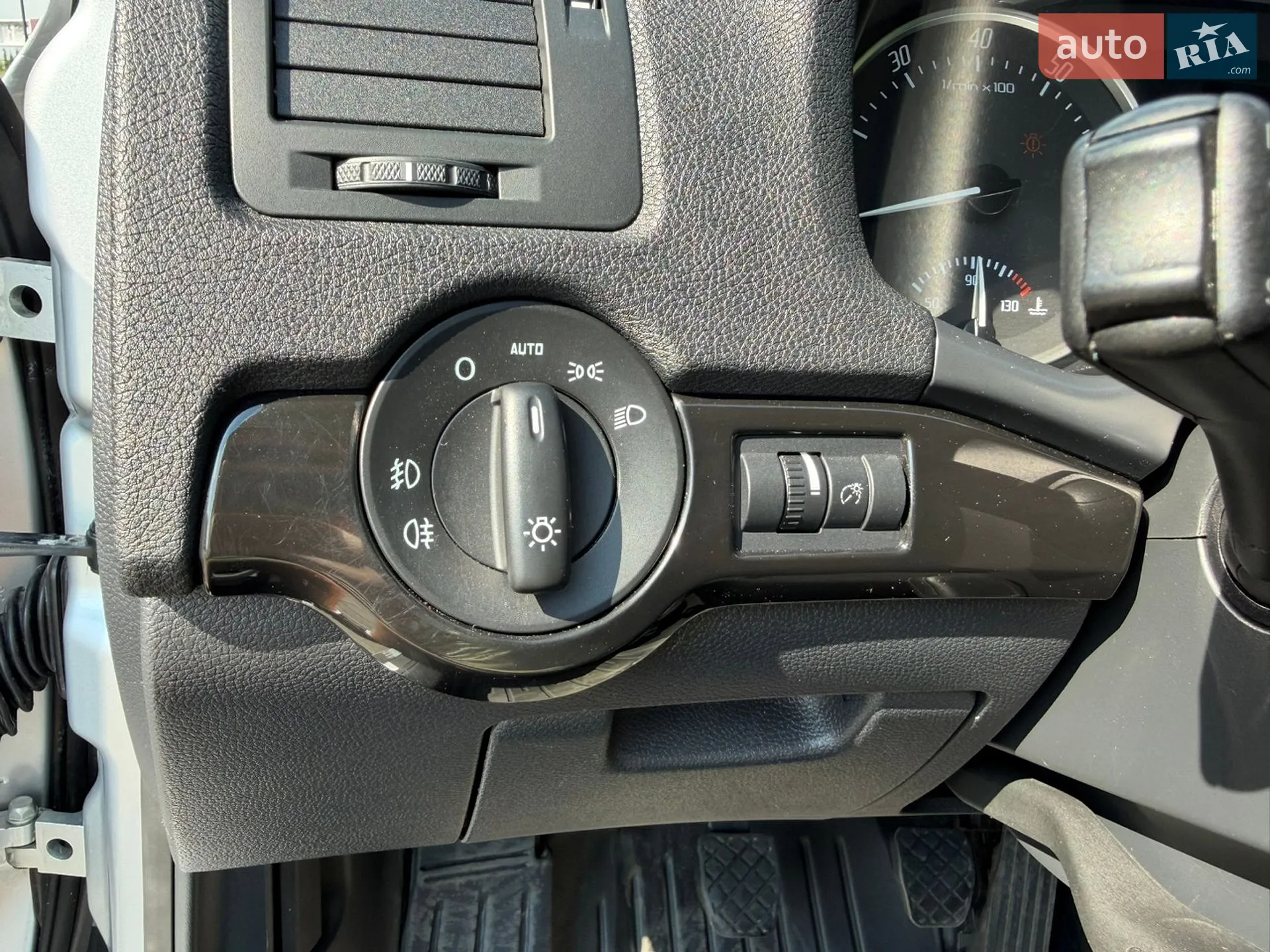 2010 Skoda Octavia - мініатюра 31