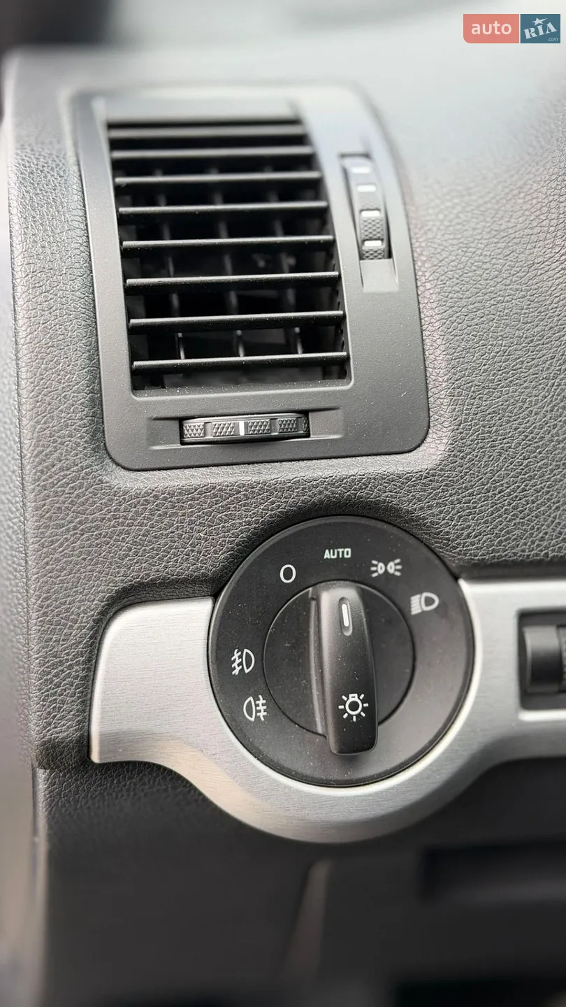 2011 Skoda Octavia - мініатюра 32