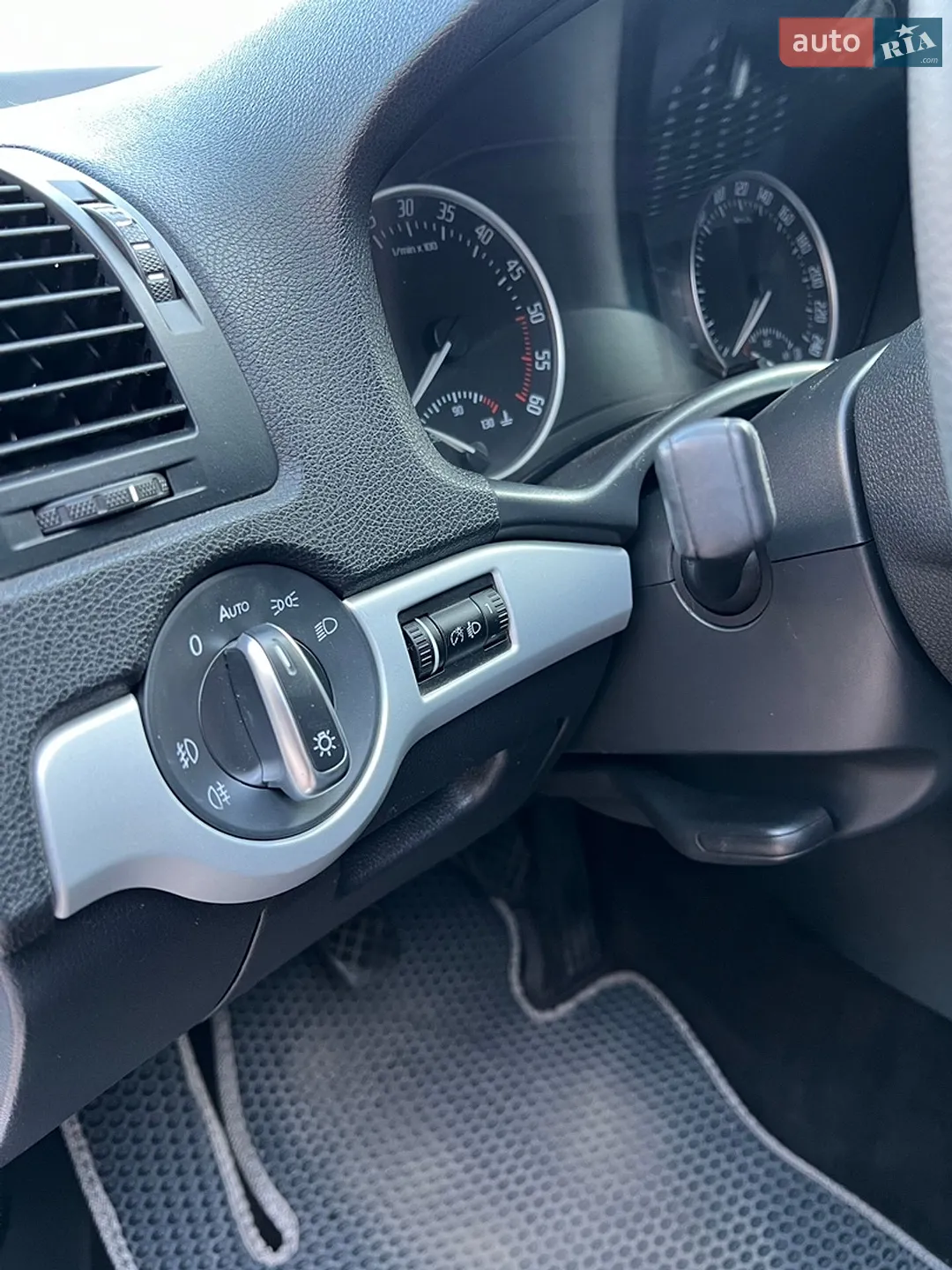 2010 Skoda Octavia - мініатюра 15