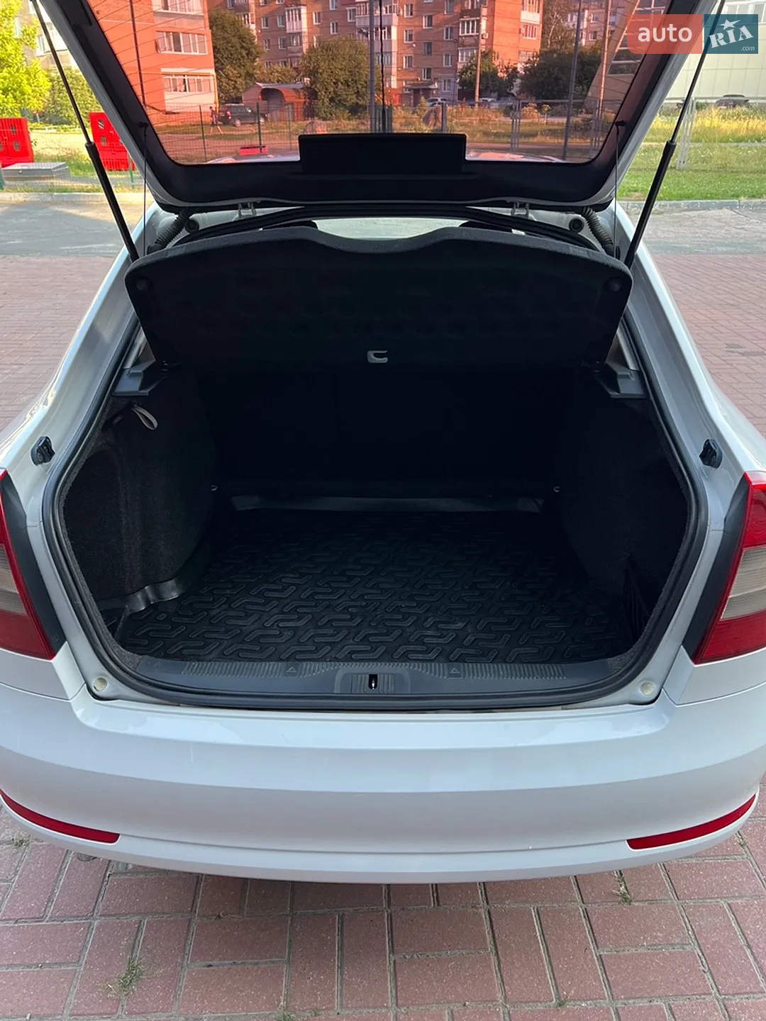 2010 Skoda Octavia - мініатюра 27