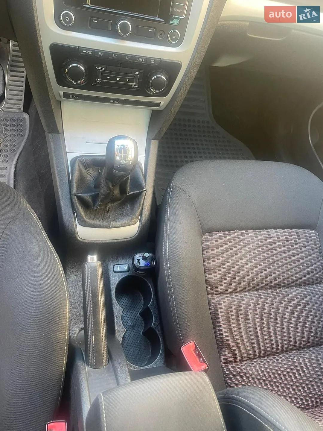 2010 Skoda Octavia - мініатюра 5