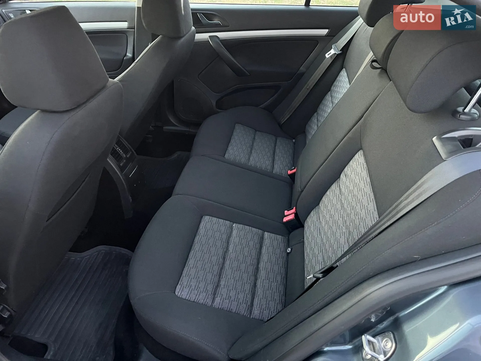 2010 Skoda Octavia - мініатюра 10