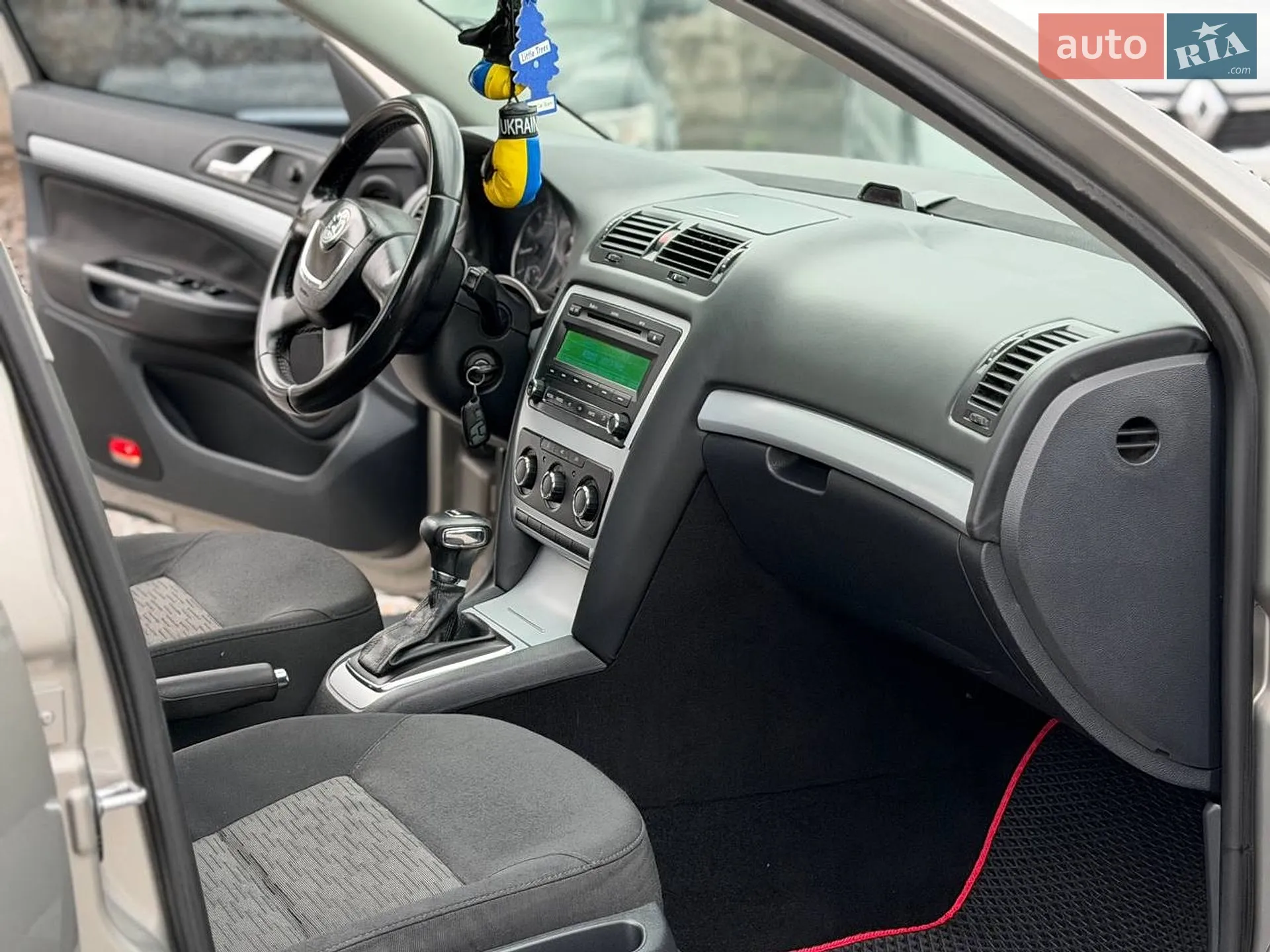 2010 Skoda Octavia - мініатюра 10