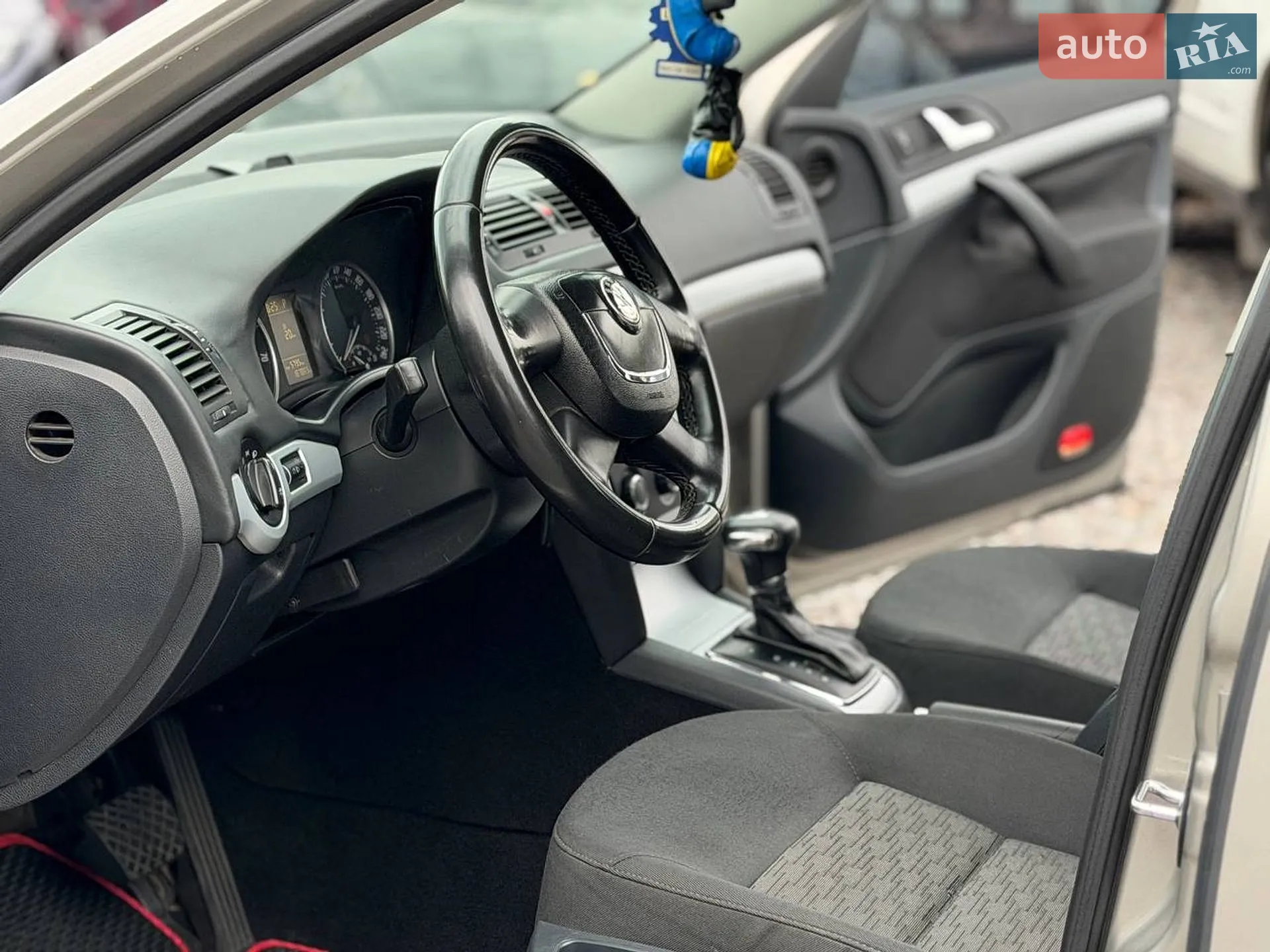 2010 Skoda Octavia - мініатюра 15