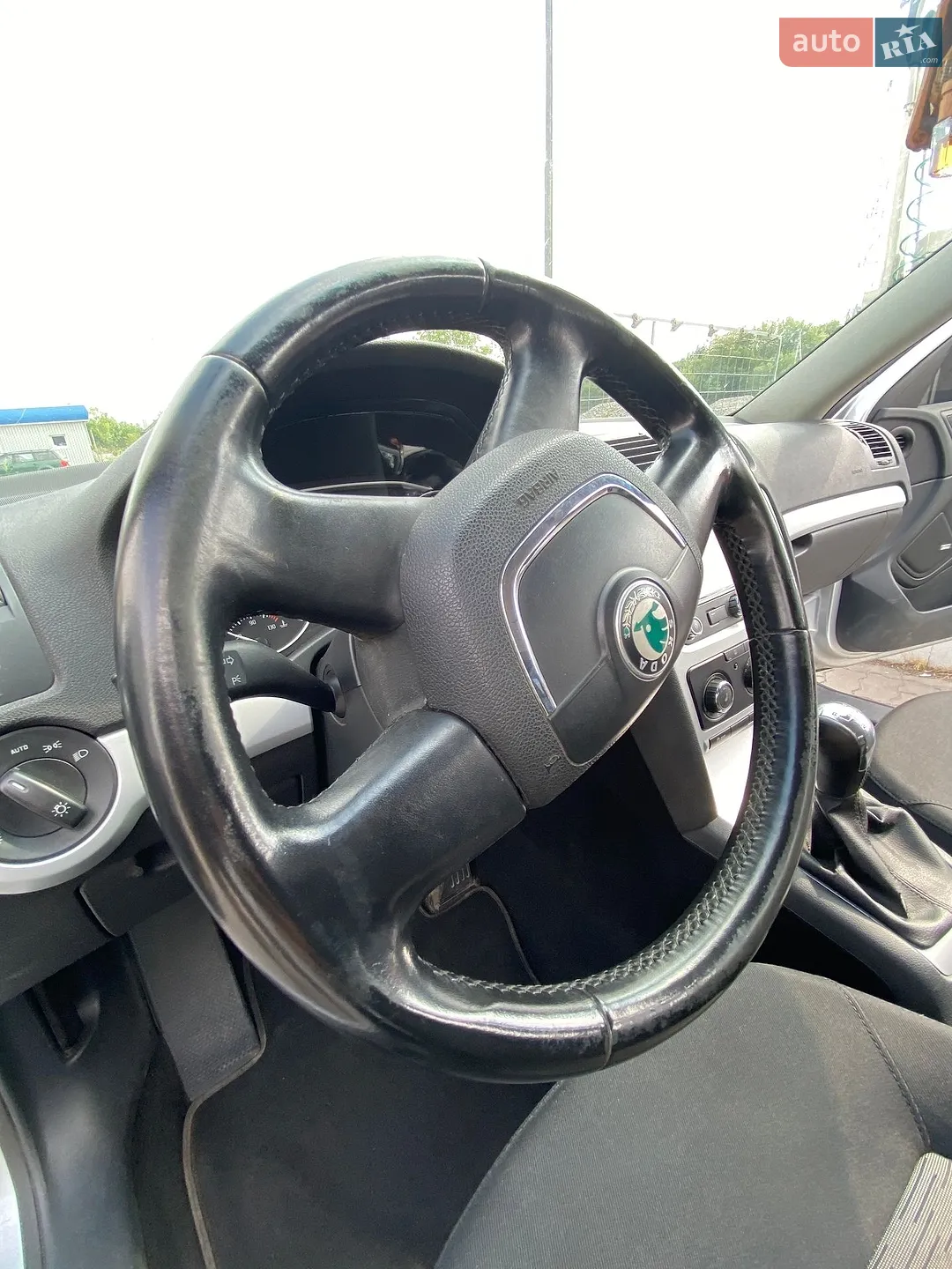 2010 Skoda Octavia - мініатюра 12