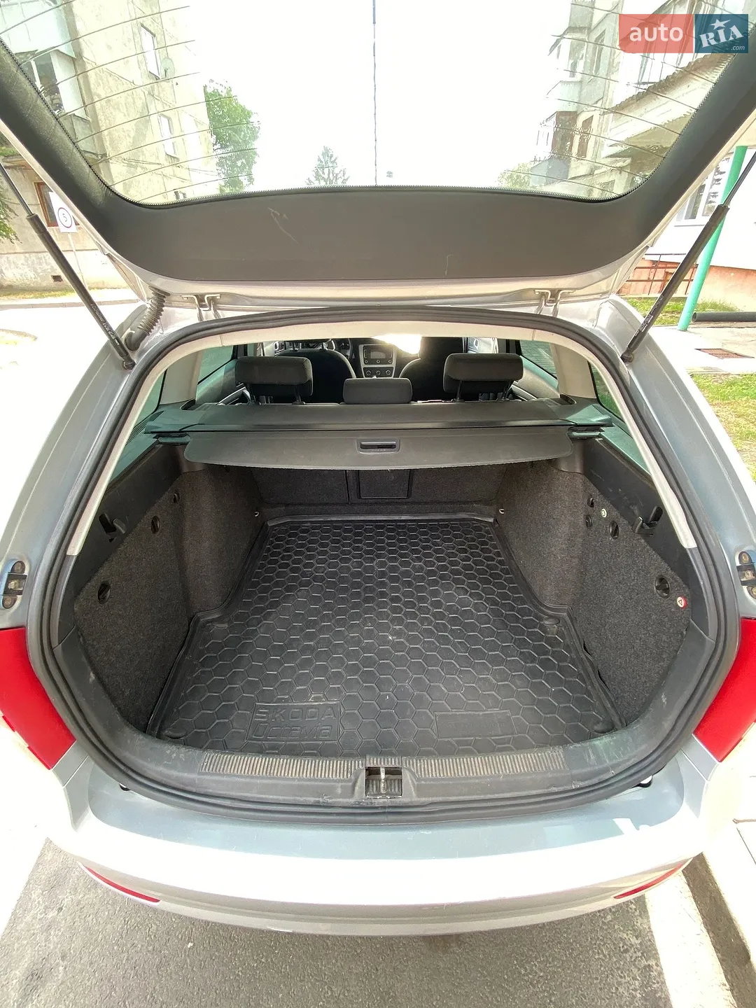 2010 Skoda Octavia - мініатюра 16