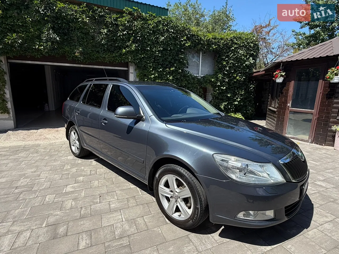 2010 Skoda Octavia - мініатюра 18
