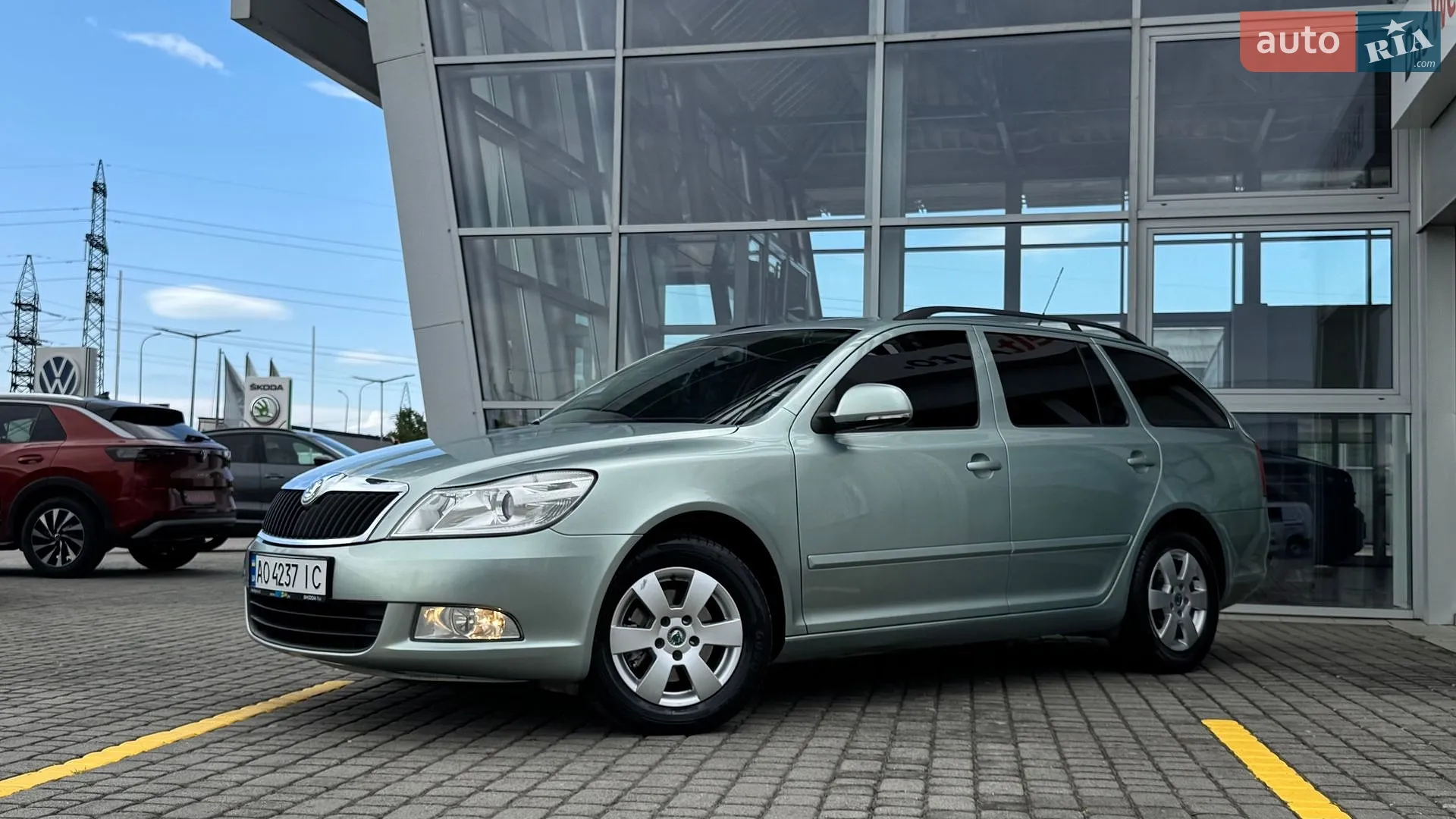 2010 Skoda Octavia - мініатюра 3