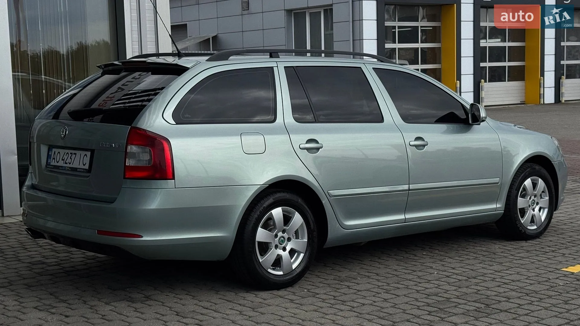 2010 Skoda Octavia - мініатюра 15