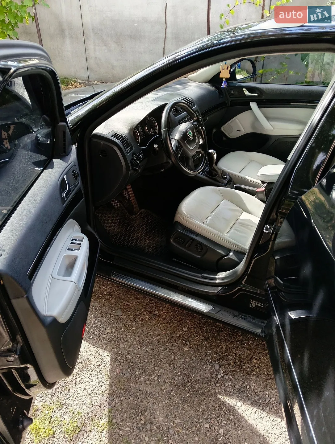 2010 Skoda Octavia - мініатюра 19