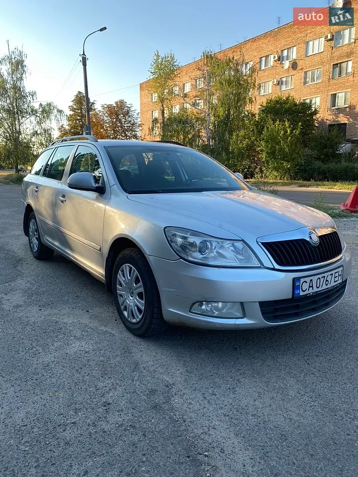 2010 Skoda Octavia - мініатюра 48