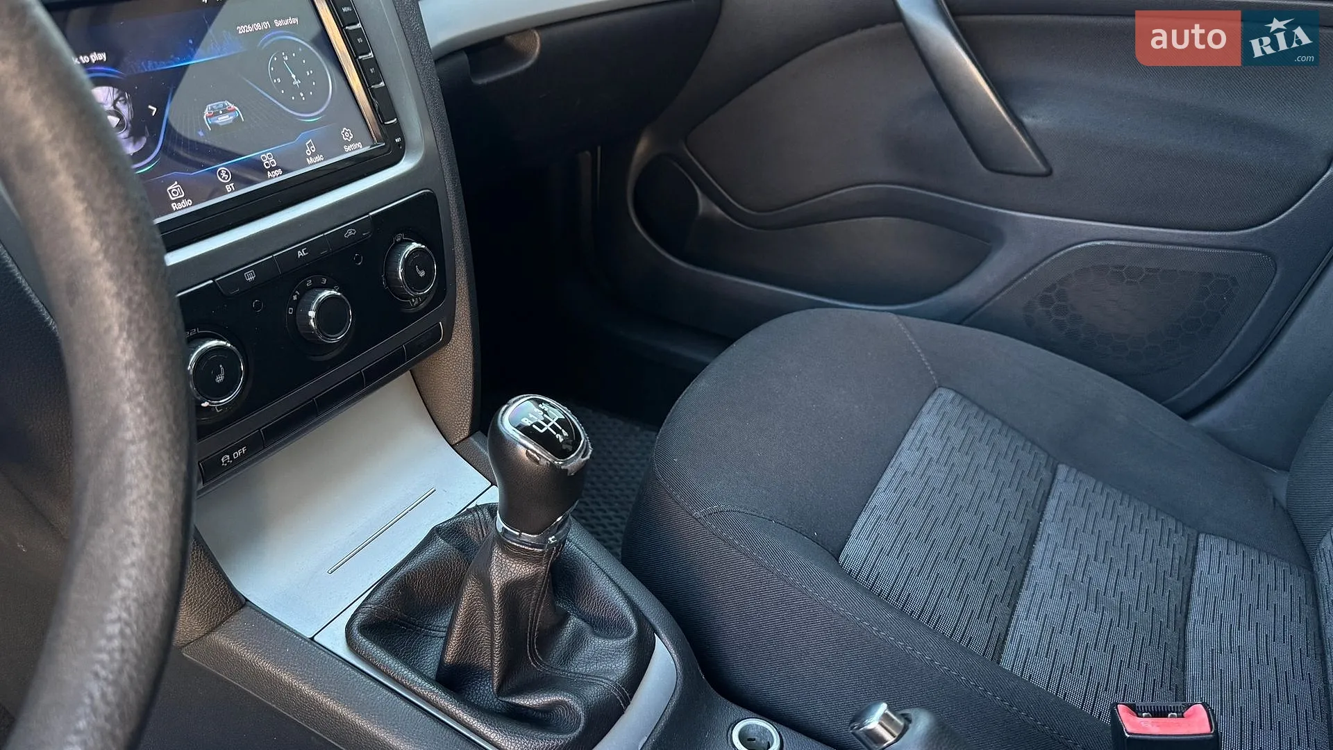2010 Skoda Octavia - мініатюра 8