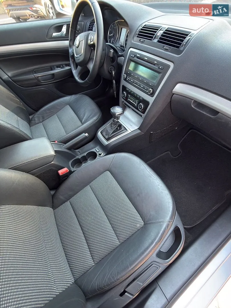 2010 Skoda Octavia - мініатюра 26