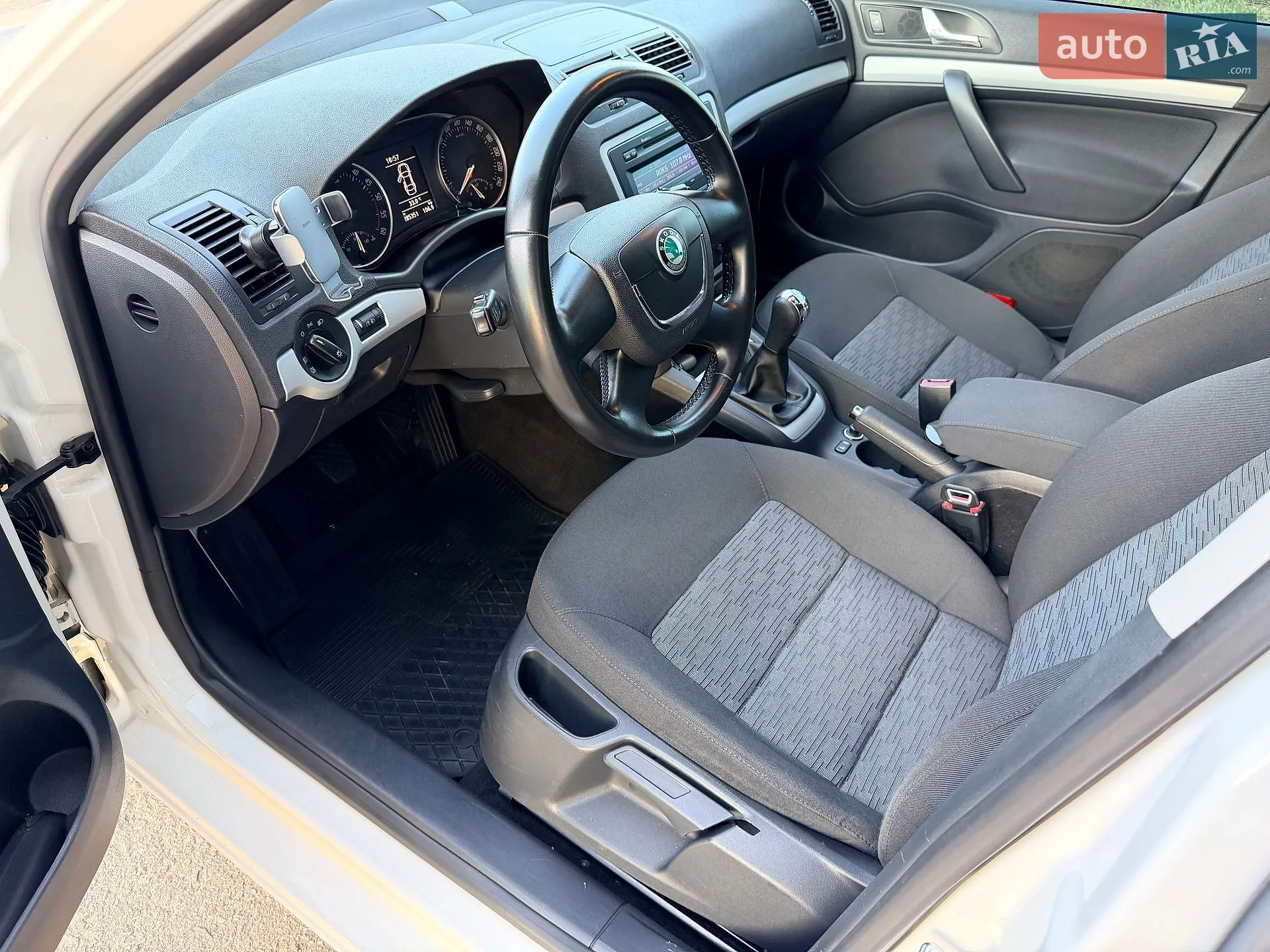 2010 Skoda Octavia - мініатюра 21