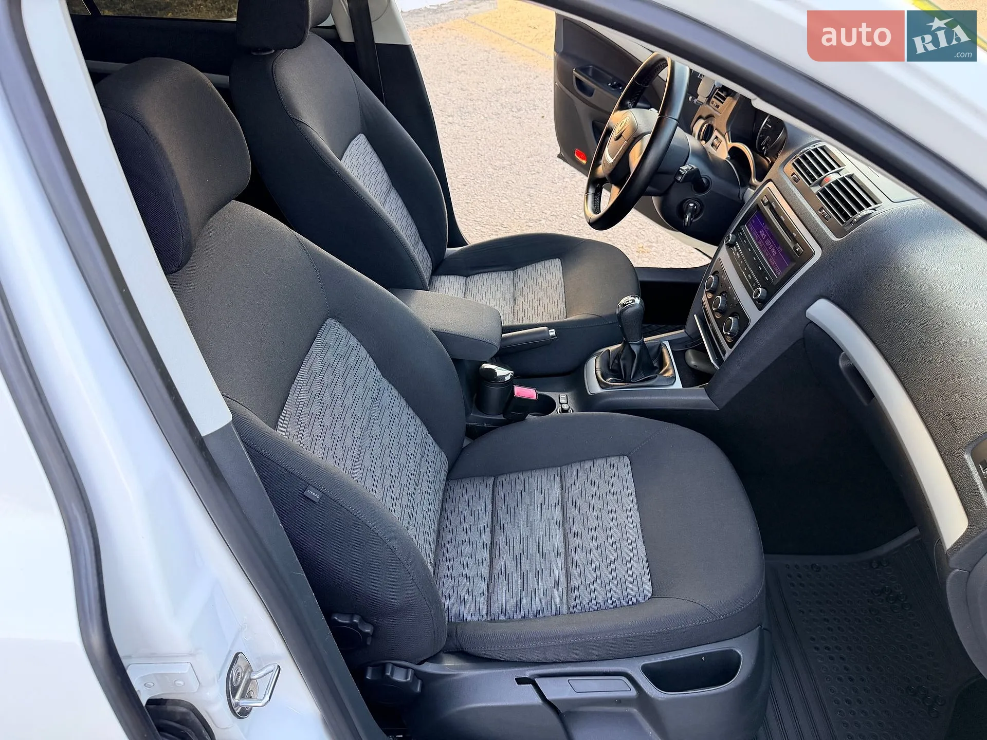 2010 Skoda Octavia - мініатюра 31