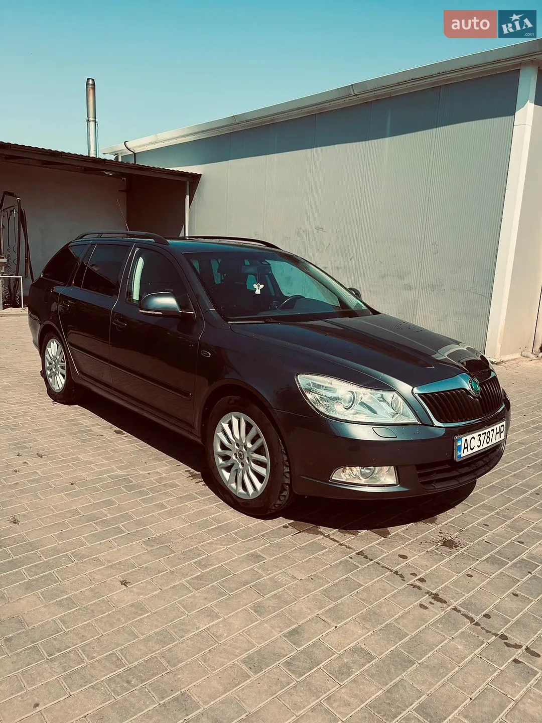 2010 Skoda Octavia - мініатюра 3