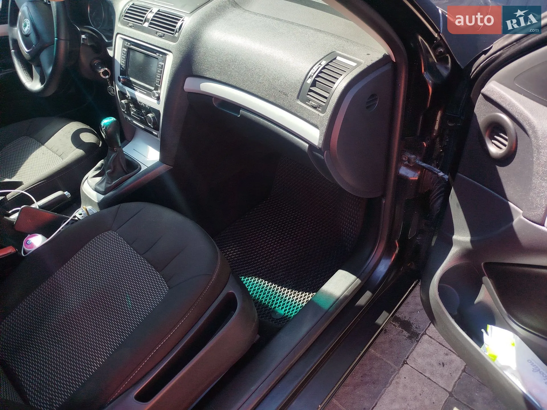 2010 Skoda Octavia - мініатюра 8