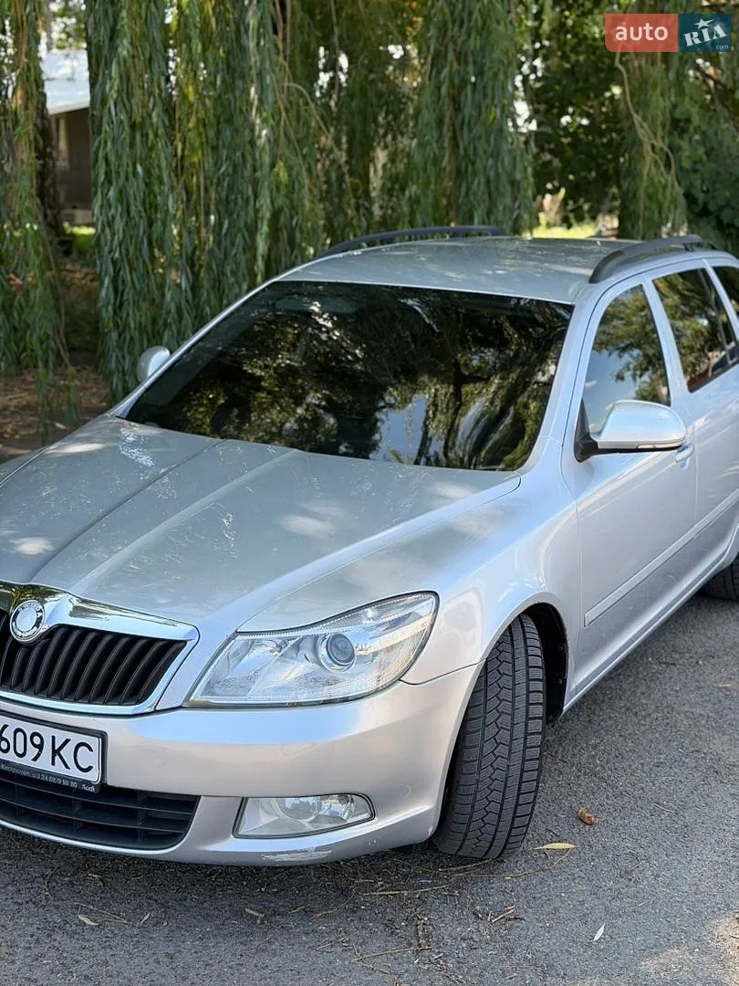 2010 Skoda Octavia - мініатюра 2