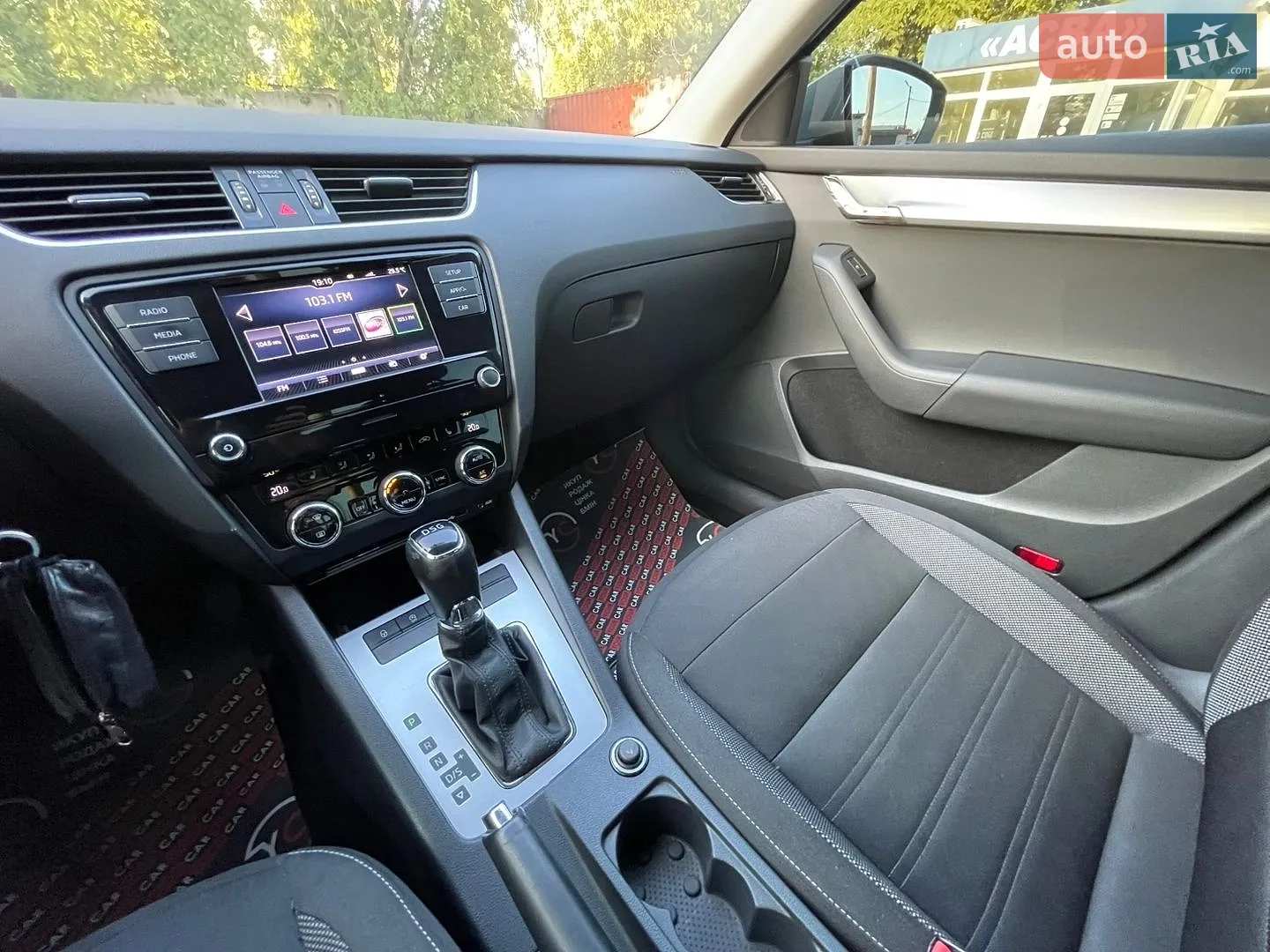 2017 Skoda Octavia - мініатюра 24